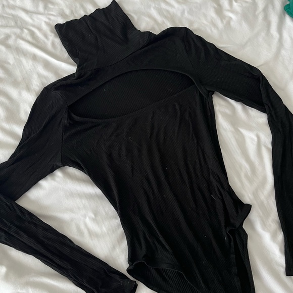 Cute cut out turtle neck bodysuit - Picture 2 of 3